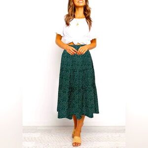 Size Large midi green polka dot skirt